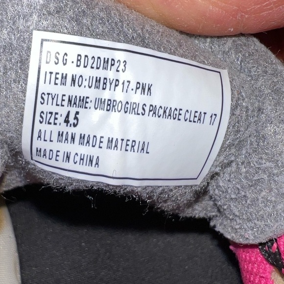 SOCCER season -Umbro girl’s cleats Neon “ hot” pink!! Get noticed on the field! - Picture 5 of 5